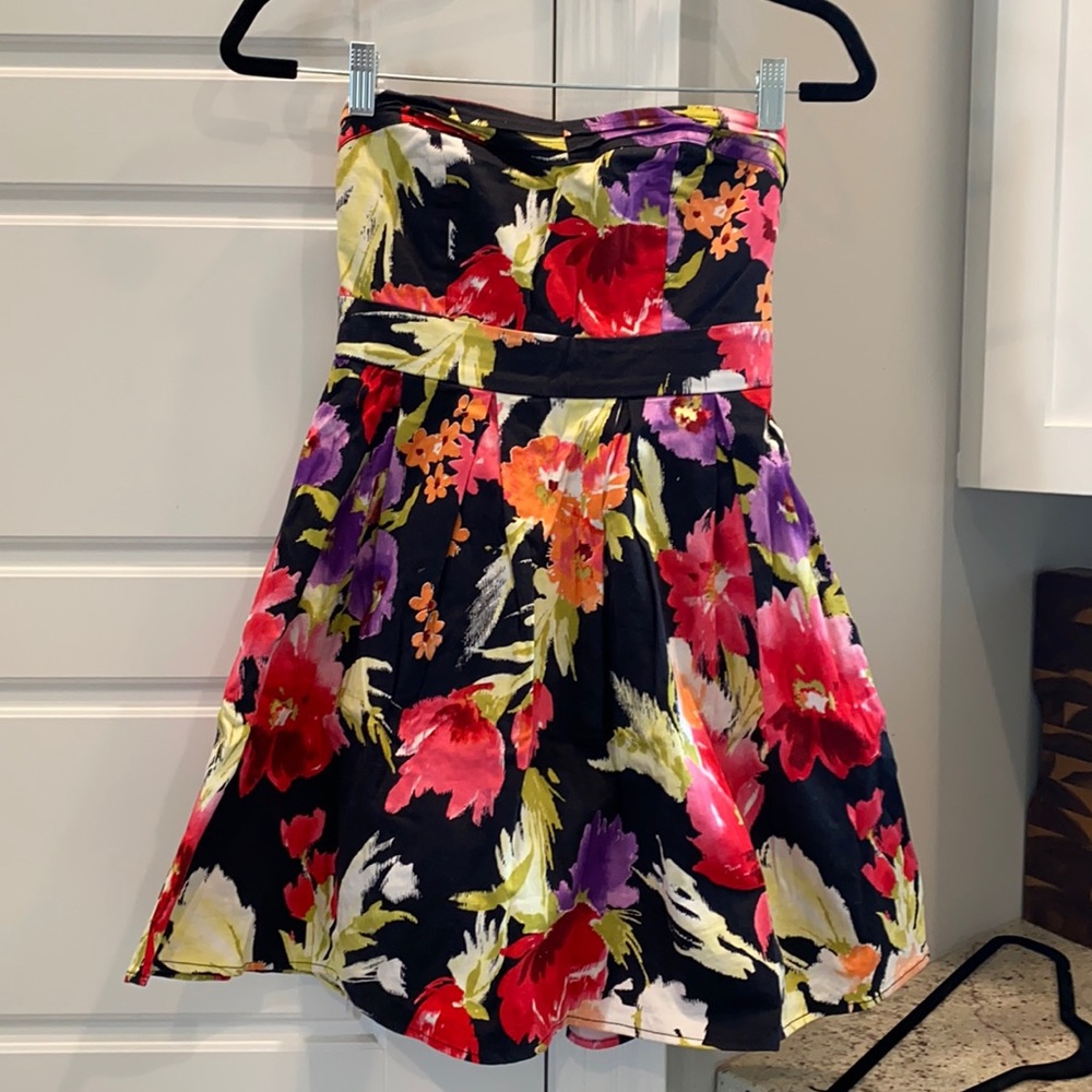 Floral strapless dress
